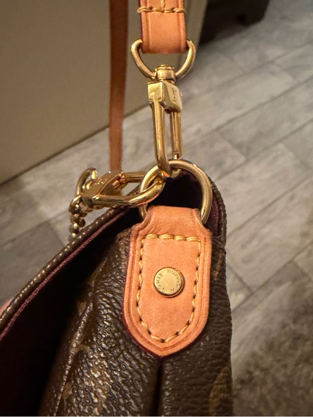 Louis Vuitton Monogram Favorite MM - Picture 4 of 11